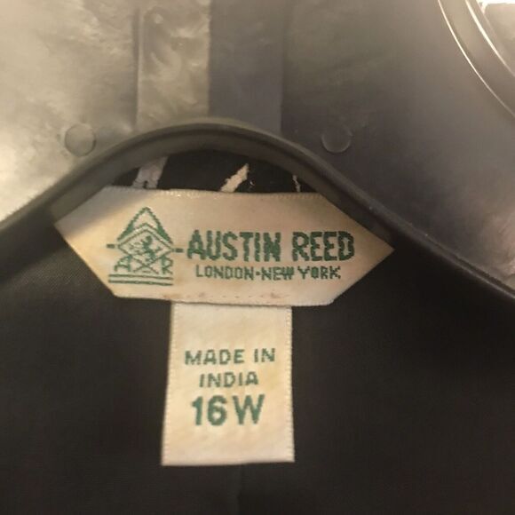 Austin Reed Woman's Black & White Floral Cuff Sleeve Jacket Size 16 - Picture 5 of 7